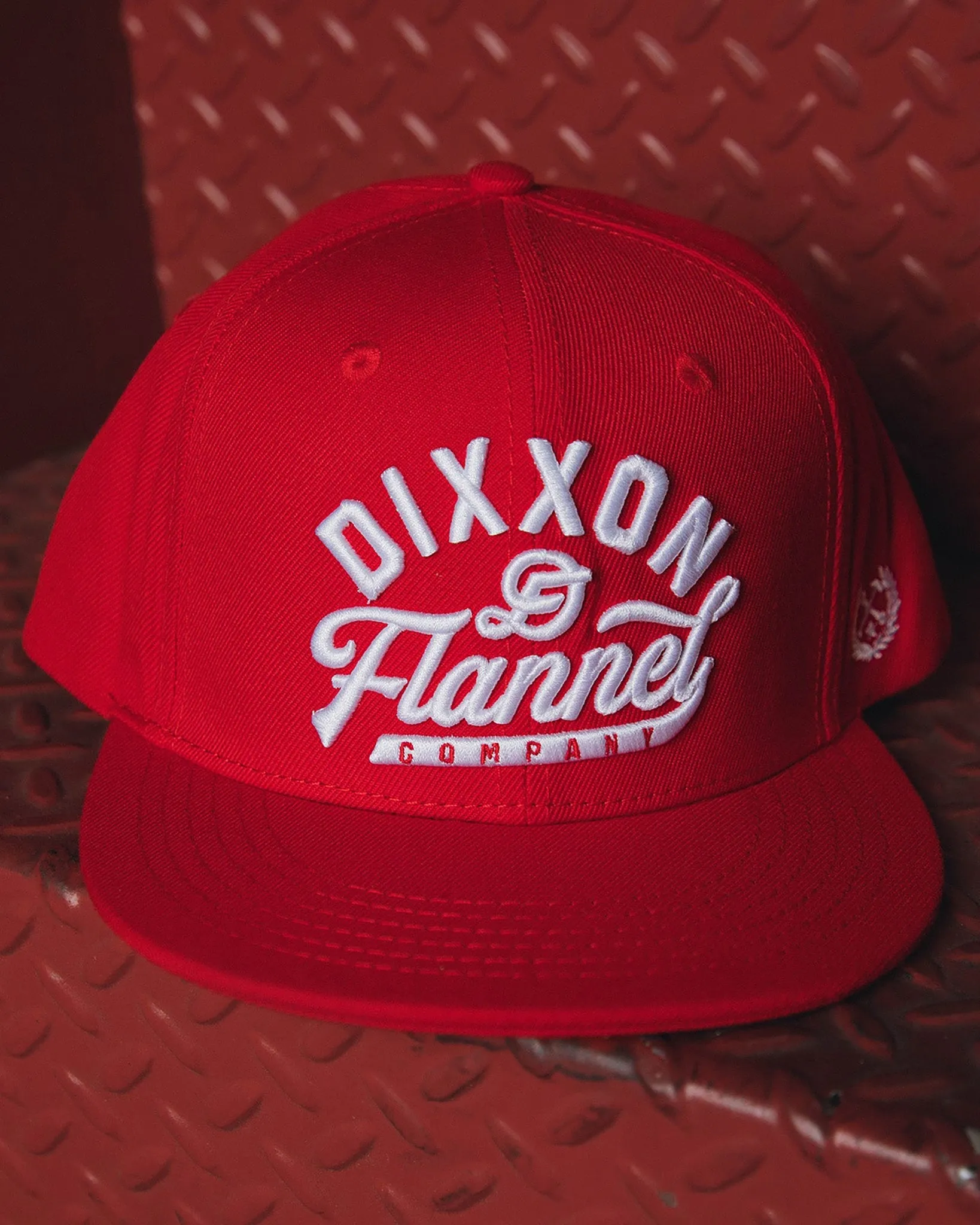 Script Flat Bill Snapback - Red