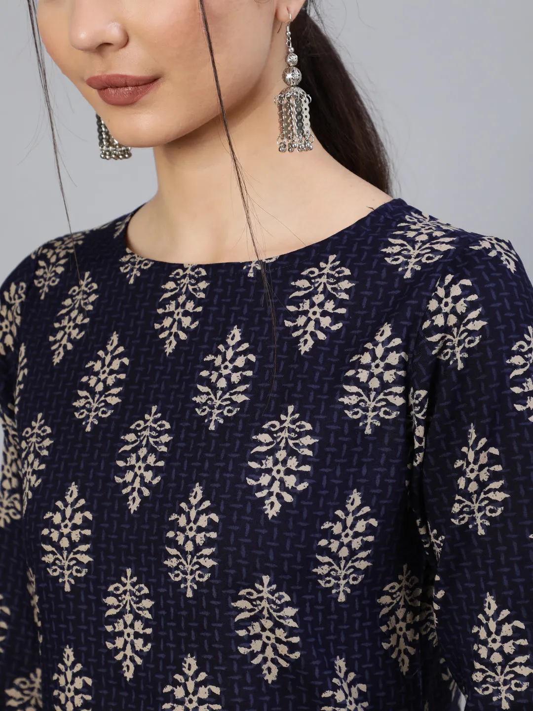 Women Blue Ethnic Motif Printed Straight Kurta With Three Quarter Sleeves