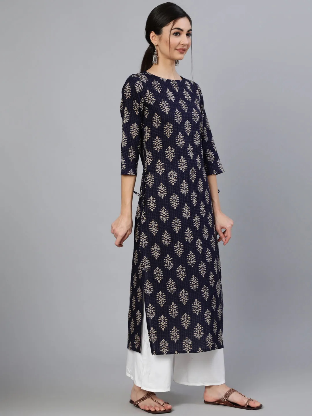 Women Blue Ethnic Motif Printed Straight Kurta With Three Quarter Sleeves